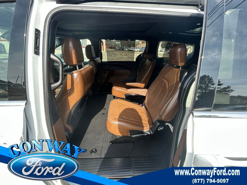 Used 2020 Chrysler Pacifica Limited image 17