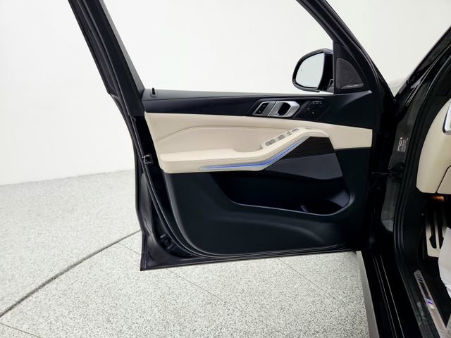 Used 2023 BMW X7 xDrive40i w/ M Sport Package image 25