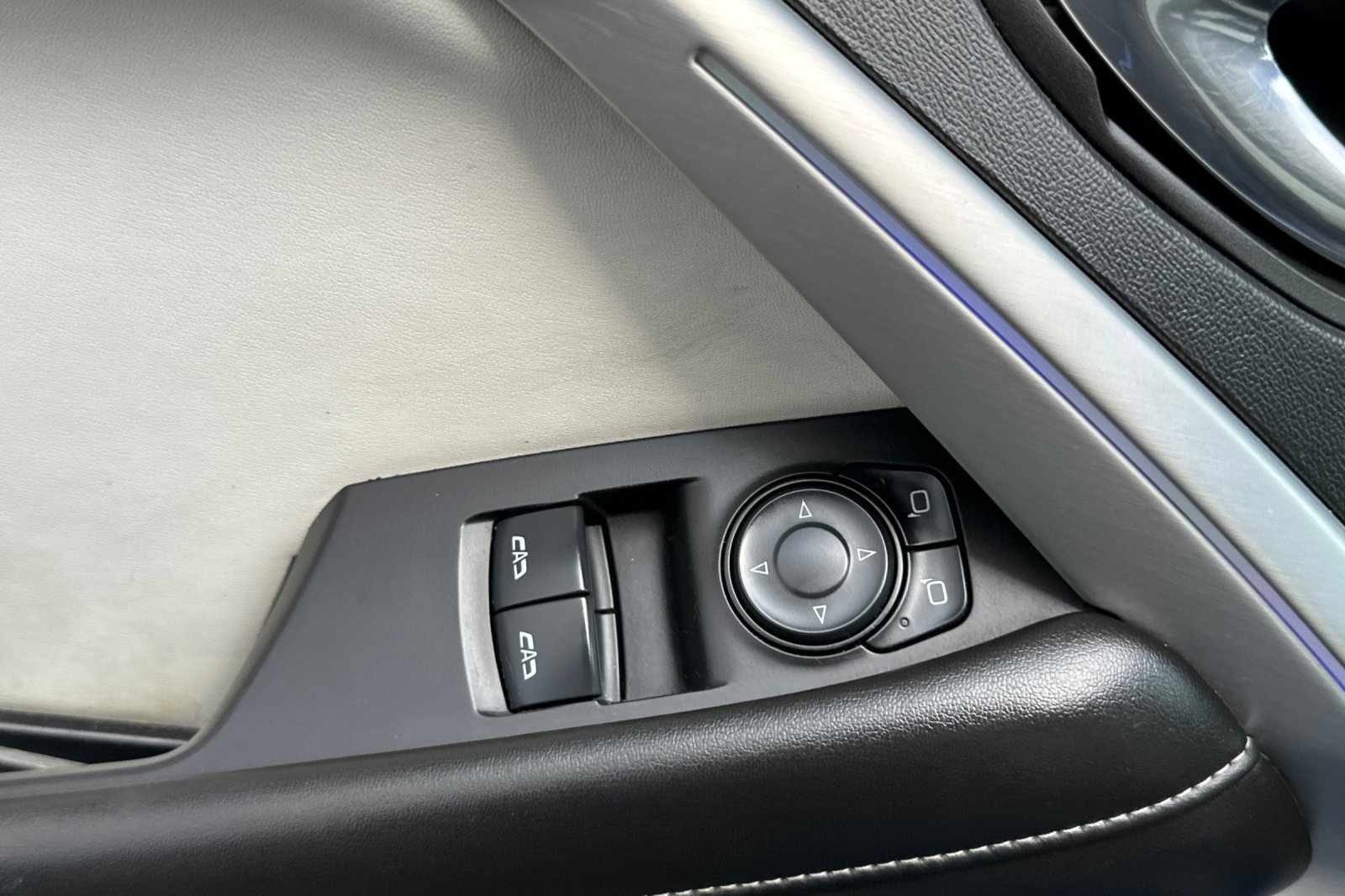 Used 2016 Chevrolet Camaro LT RWD image 12