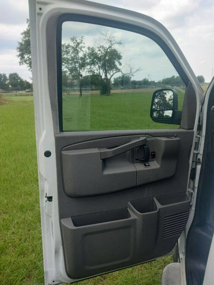 Used 2021 GMC Savana 2500 w/ Driver Convenience Package image 11
