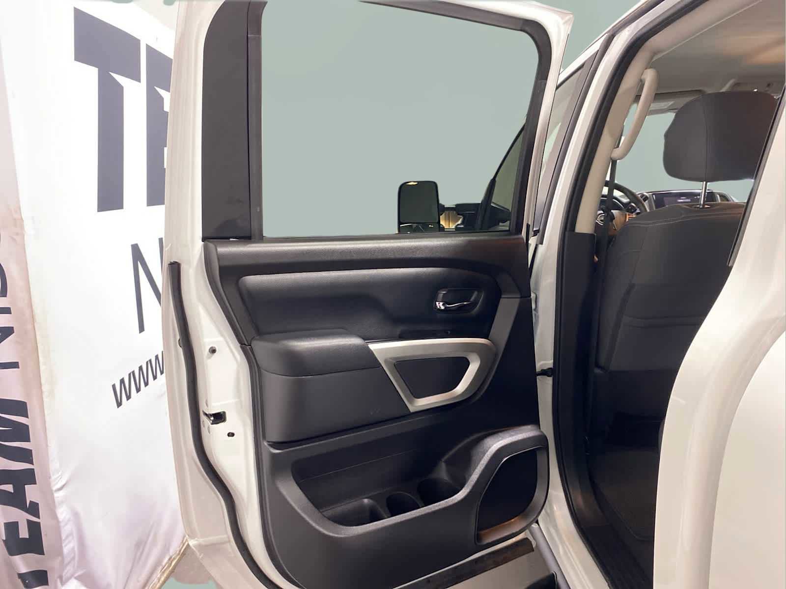 Used 2024 Nissan Titan SV w/ SV Convenience Package image 23