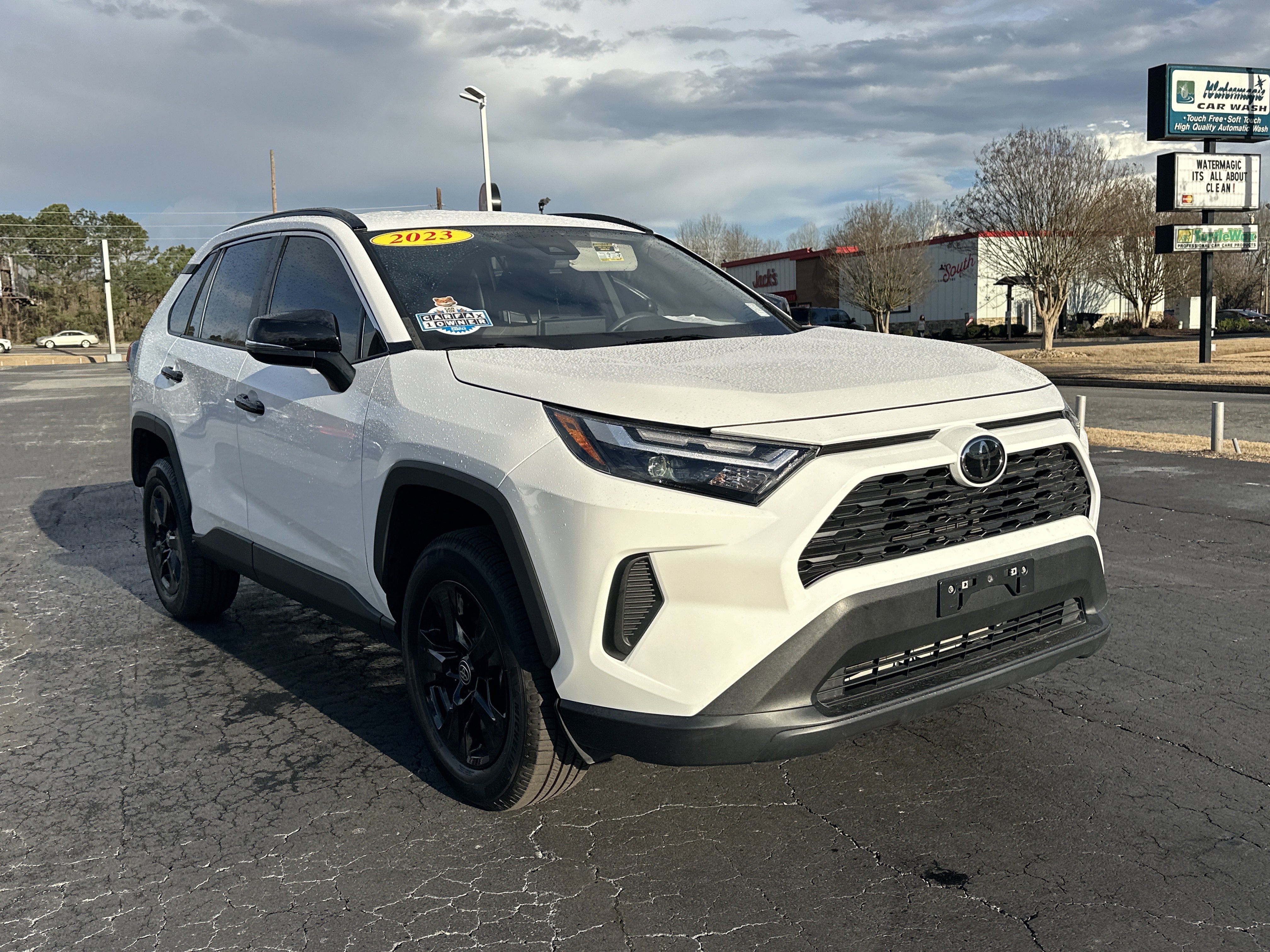 Used 2023 Toyota RAV4 XLE image 2