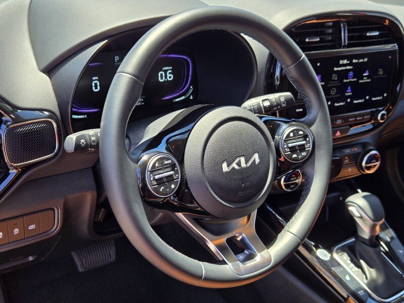 Certified 2025 Kia Soul EX FWD image 18