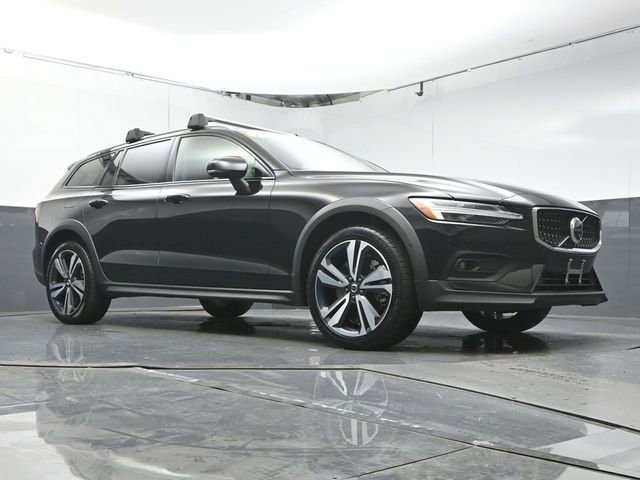 Used 2023 Volvo V60 B5 Cross Country Plus w/ Climate Package image 40