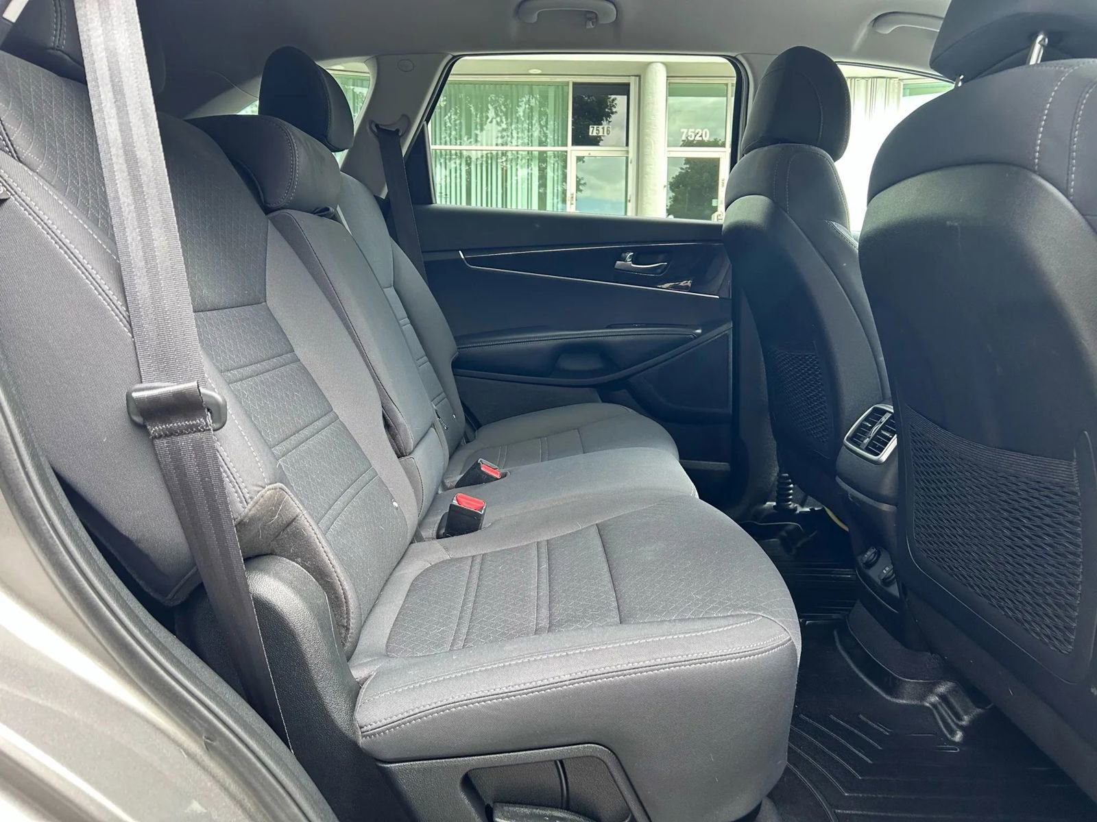 Used 2017 Kia Sorento LX w/ LX Convenience Package image 22