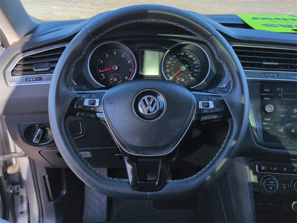 Used 2021 Volkswagen Tiguan SE w/ Panoramic Sunroof Package image 19