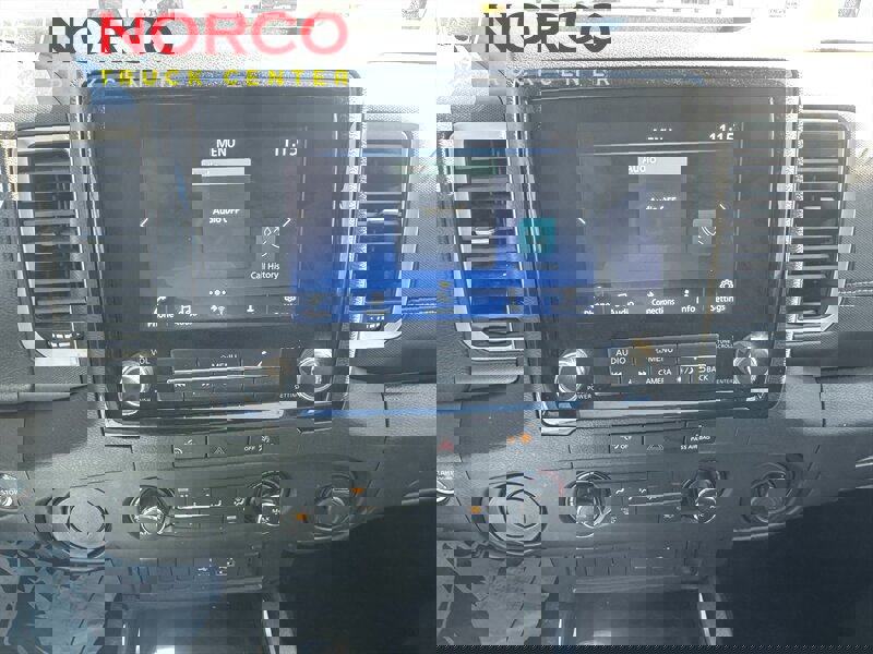 Used 2024 Nissan Frontier SV image 20