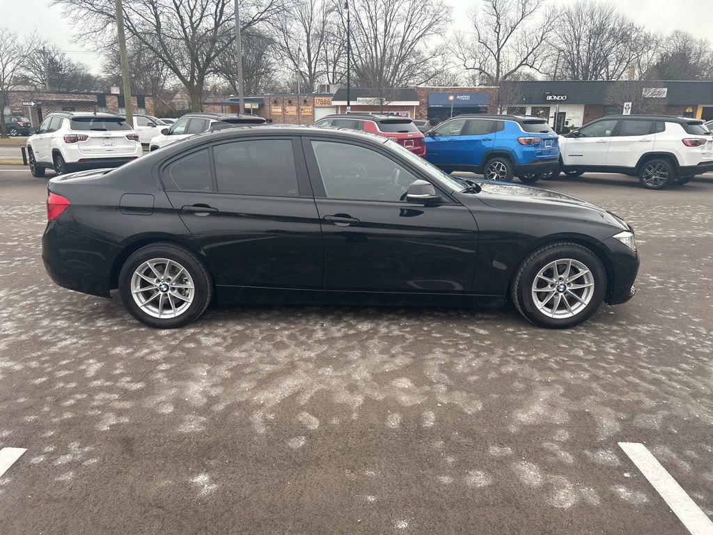 Used 2017 BMW 320i xDrive Sedan image 4
