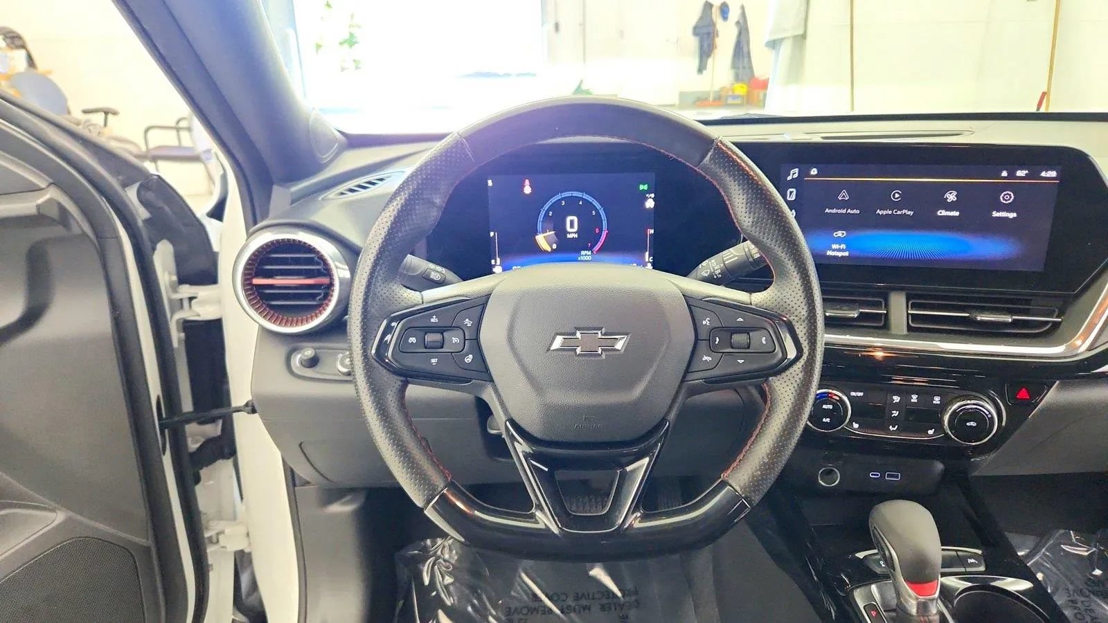Used 2025 Chevrolet Trax RS w/ Driver Confidence Package FWD image 25