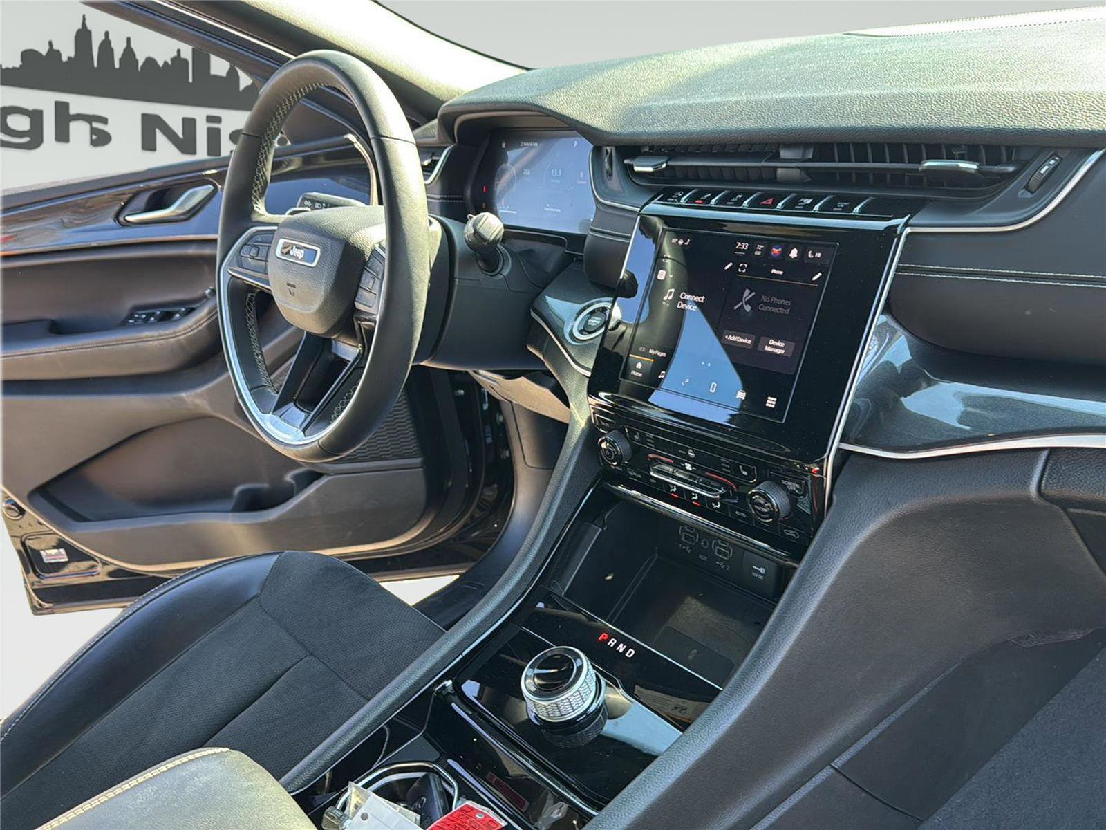 Used 2023 Jeep Grand Cherokee L Laredo image 37