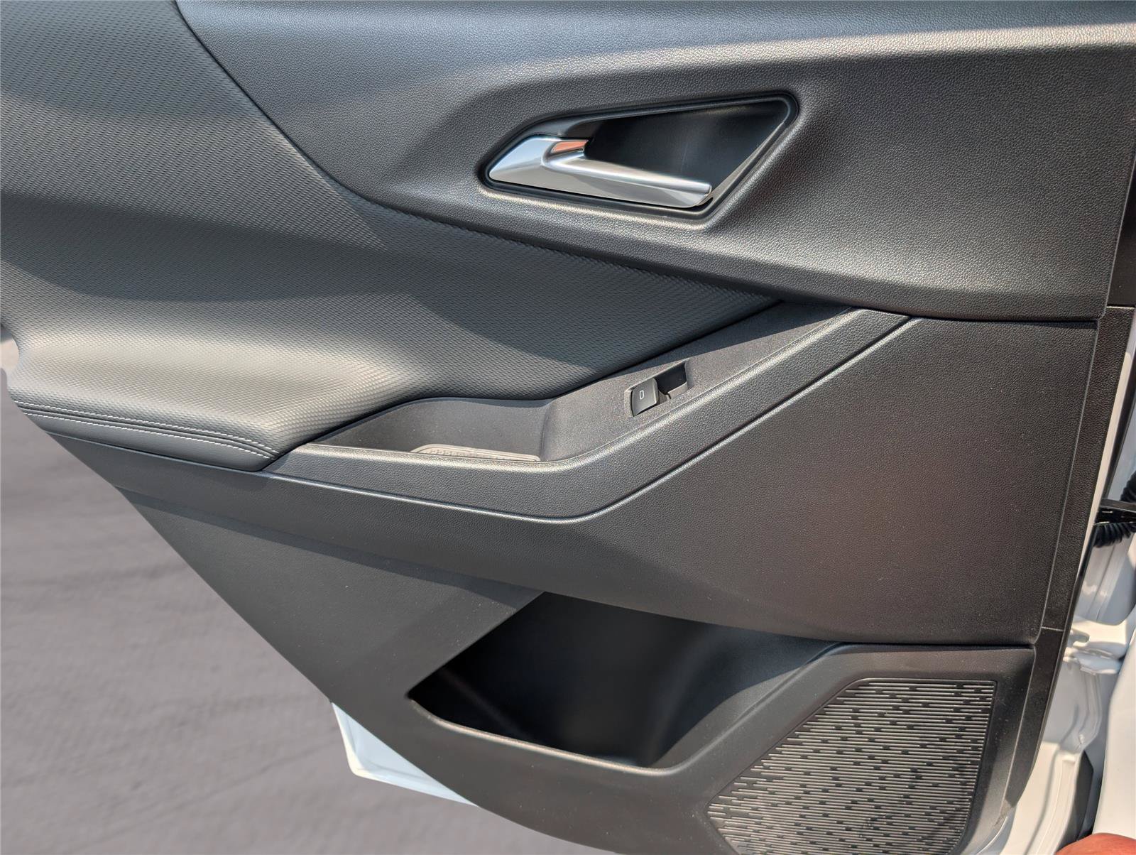 New 2026 Chevrolet Equinox LT FWD image 12