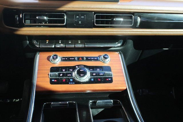 Used 2020 Lincoln Aviator Reserve w/ Equipment Group 201A image 22