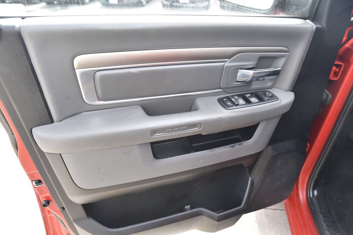 Used 2017 RAM 1500 Classic SLT AWD/4WD image 9