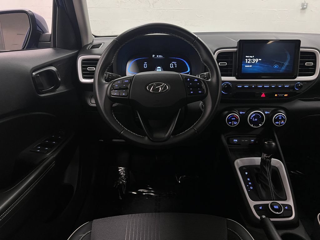 Used 2025 Hyundai Venue Limited FWD image 15