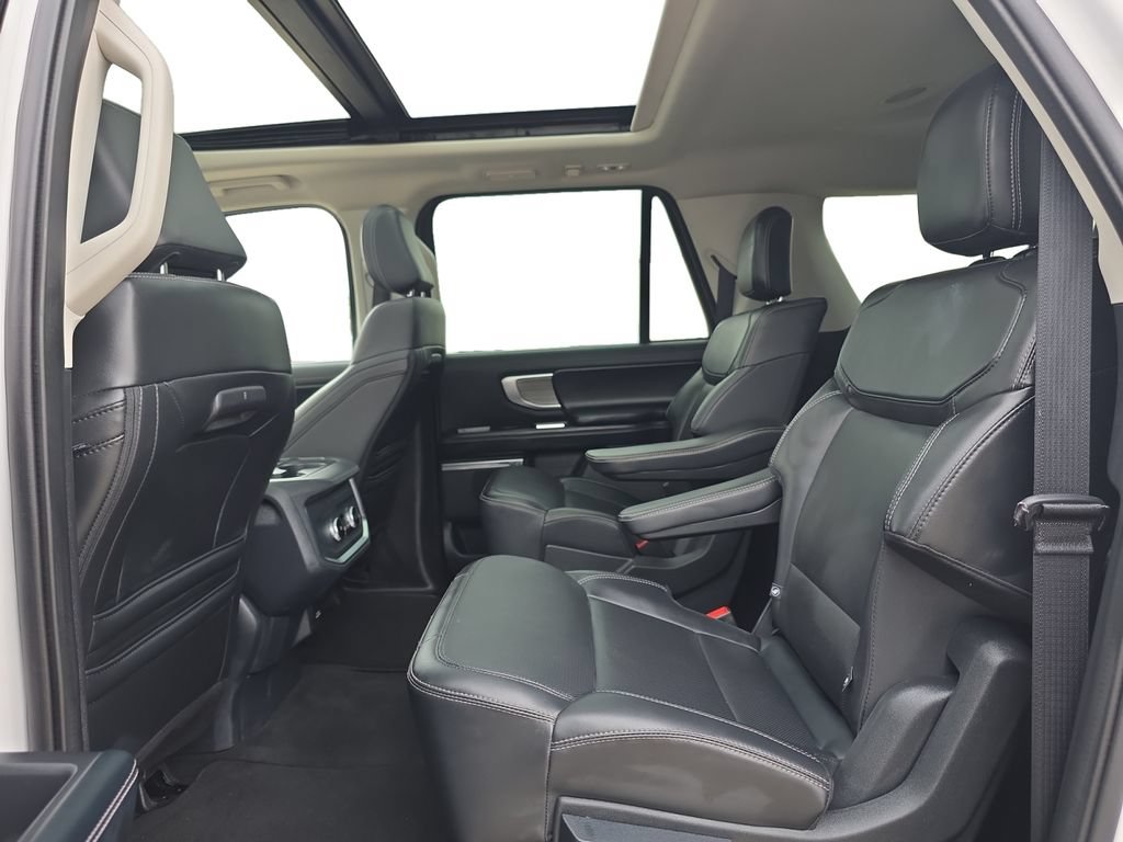 Used 2025 Ford Expedition Max Platinum AWD/4WD image 16