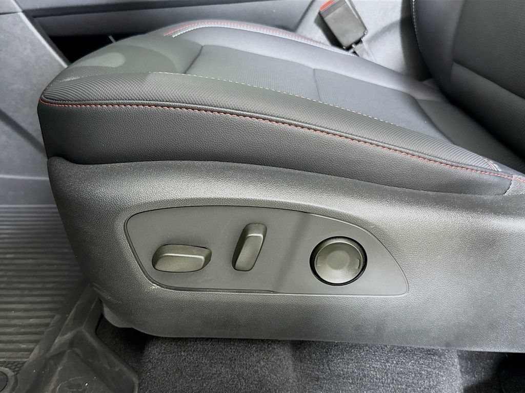 Used 2025 Chevrolet Traverse Z71 w/ Enhanced Driving Package AWD/4WD image 20