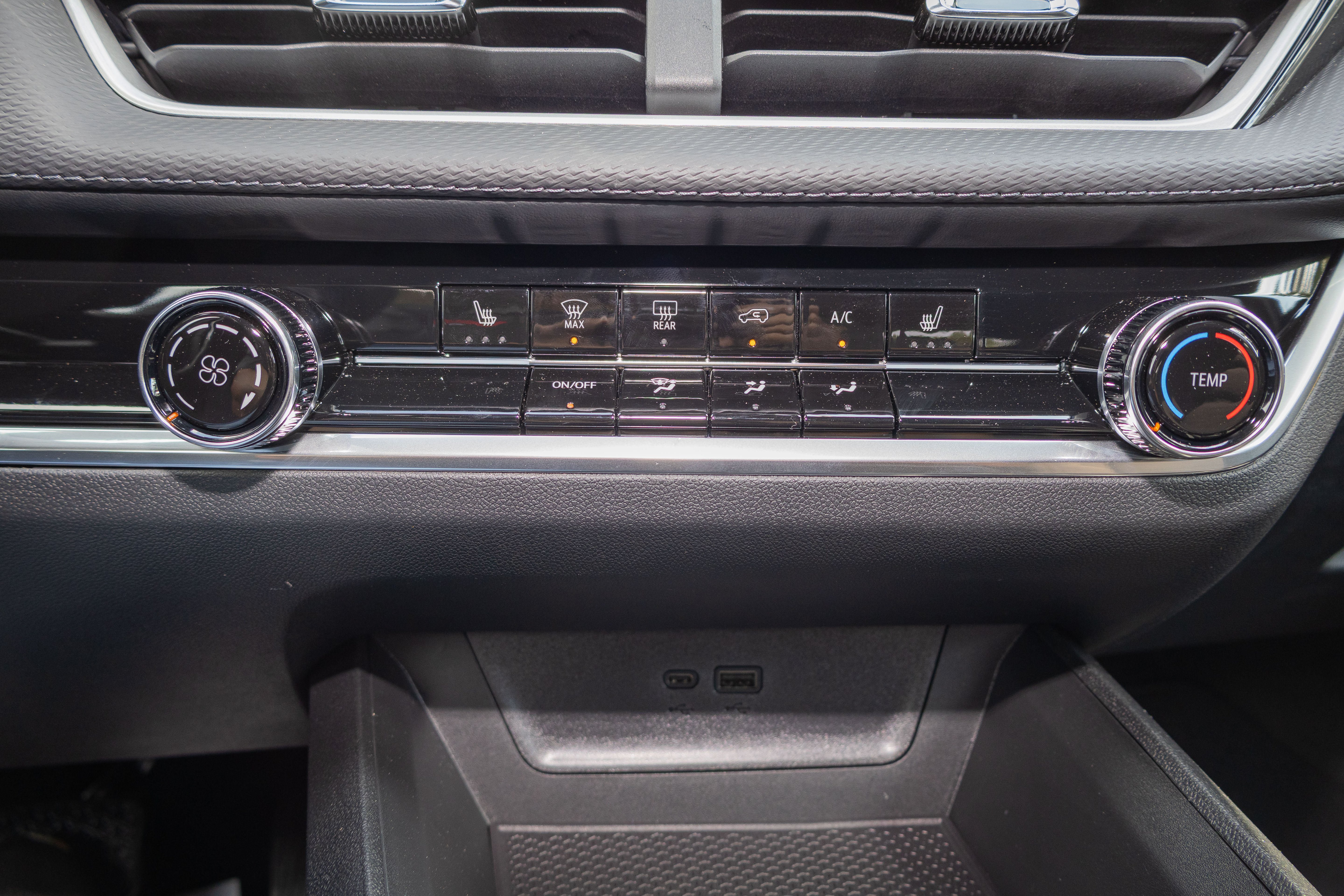 New 2027 Chevrolet Equinox LT w/ Safety and Technology Package FWD image 17