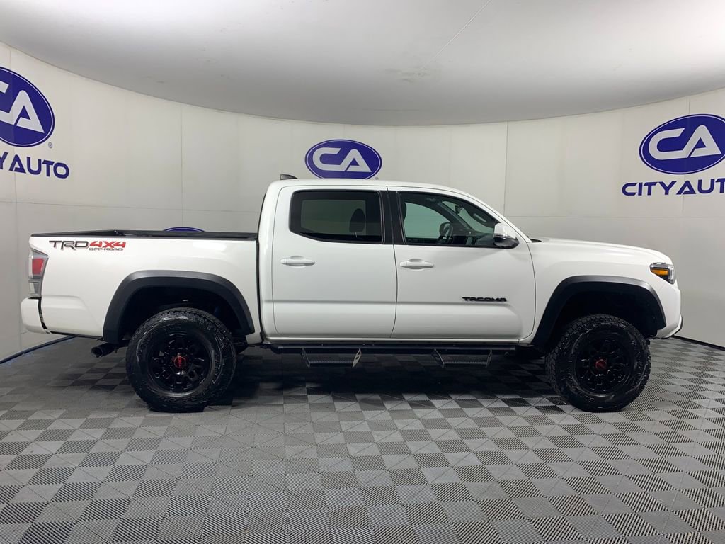 Used 2021 Toyota Tacoma TRD Off-Road w/ Technology Package AWD/4WD image 3