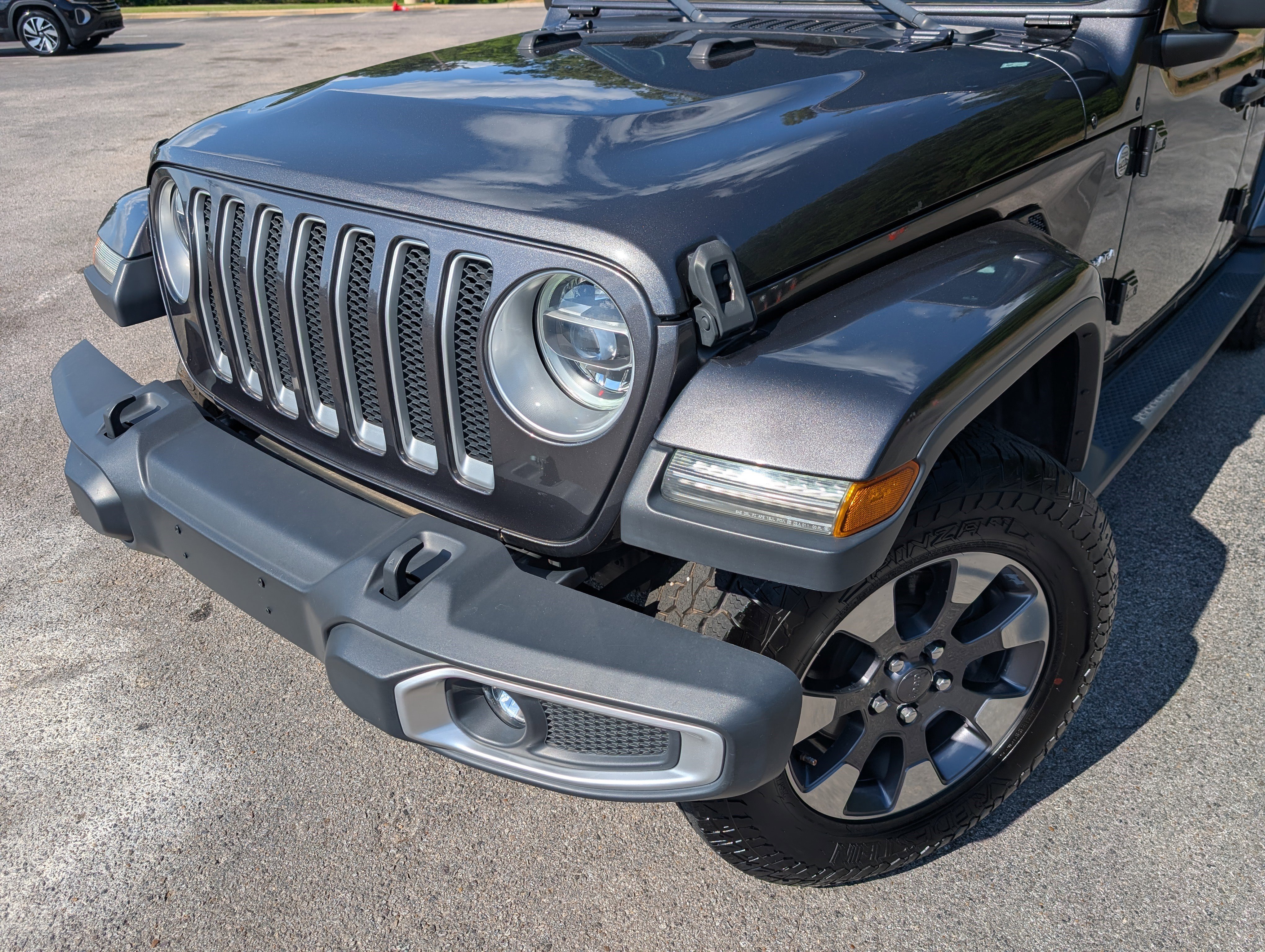 Used 2018 Jeep Wrangler Unlimited Sahara AWD/4WD image 13