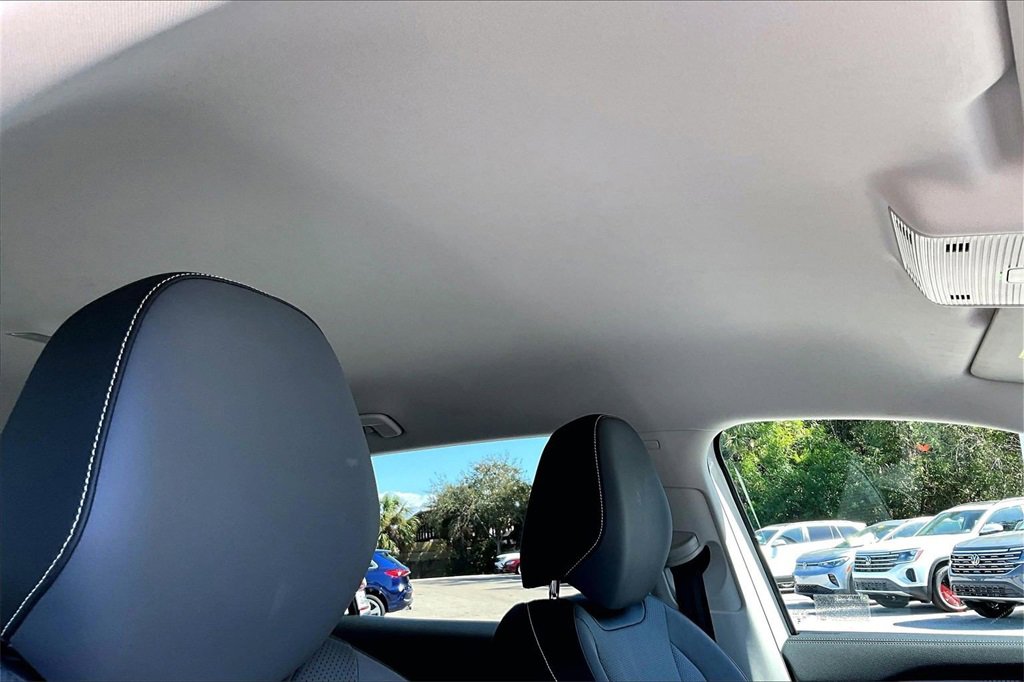 Certified 2025 Volkswagen Tiguan SE image 22