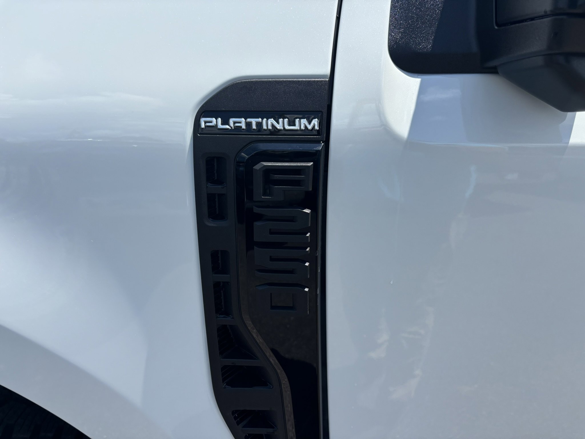 New 2025 Ford F250 4x4 Crew Cab Super Duty image 2