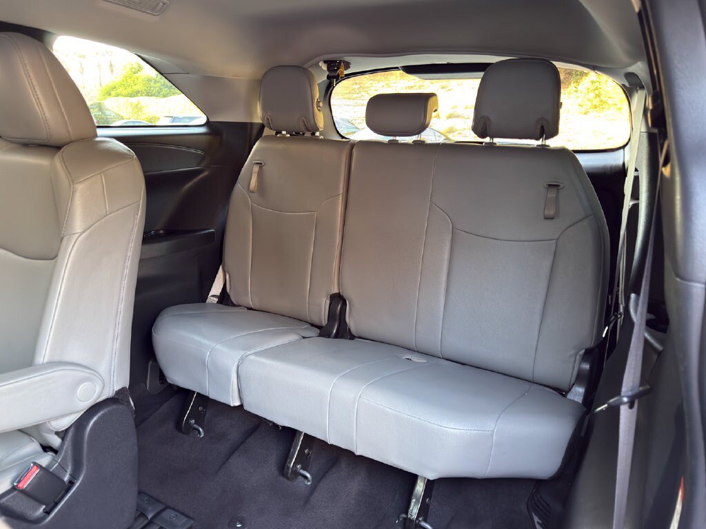 Used 2025 Toyota Sienna XLE FWD image 22