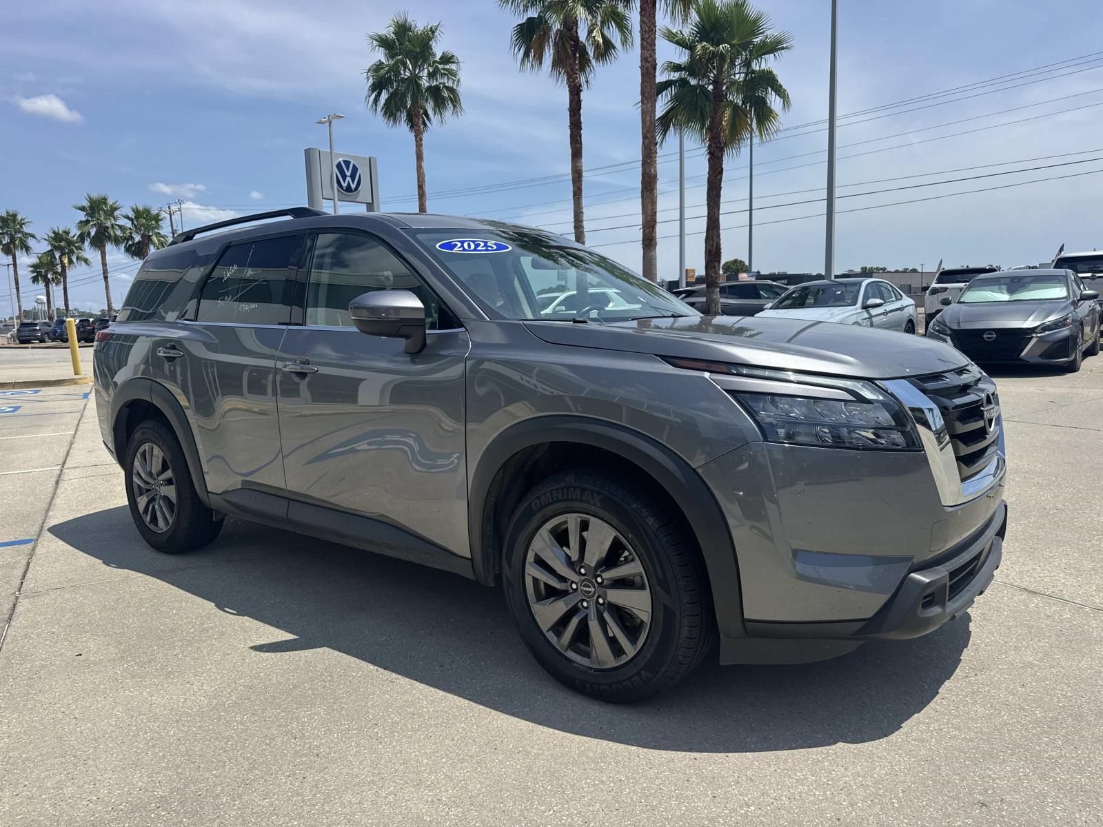 Used 2024 Nissan Pathfinder SV FWD image 3