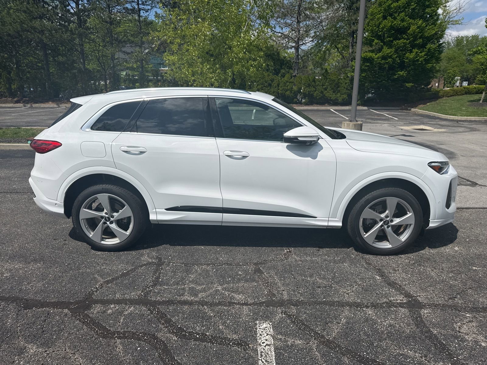 Used 2025 Audi Q5 Premium Plus w/ Premium Plus AWD/4WD image 4
