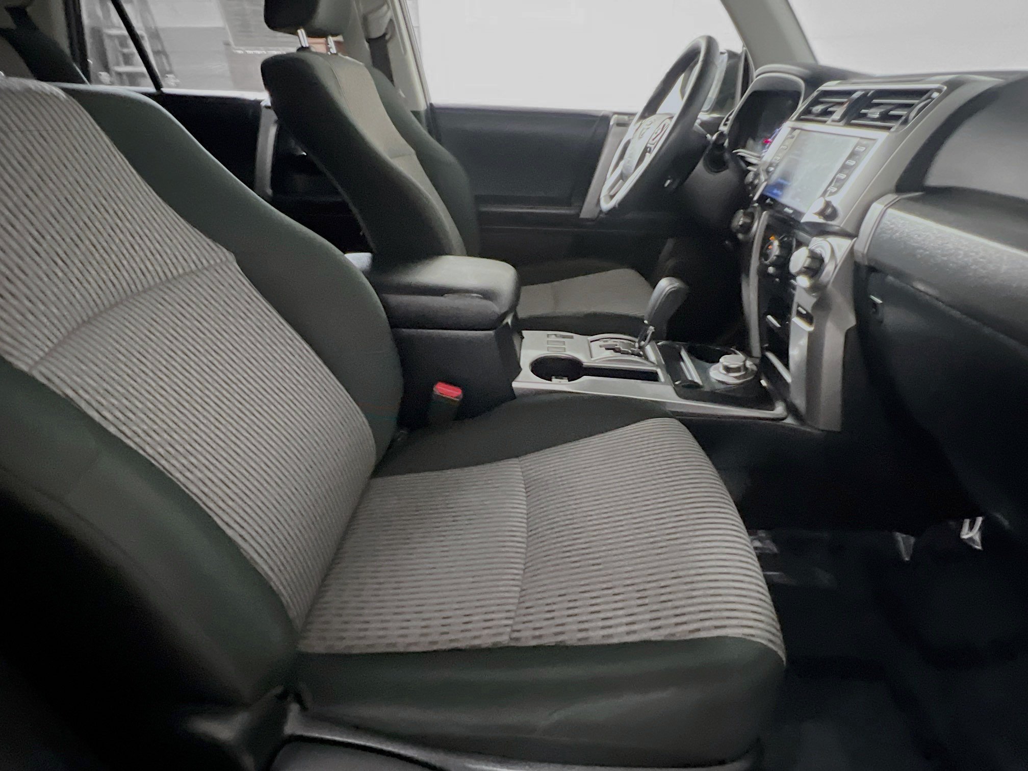 Used 2024 Toyota 4Runner SR5 AWD/4WD image 31