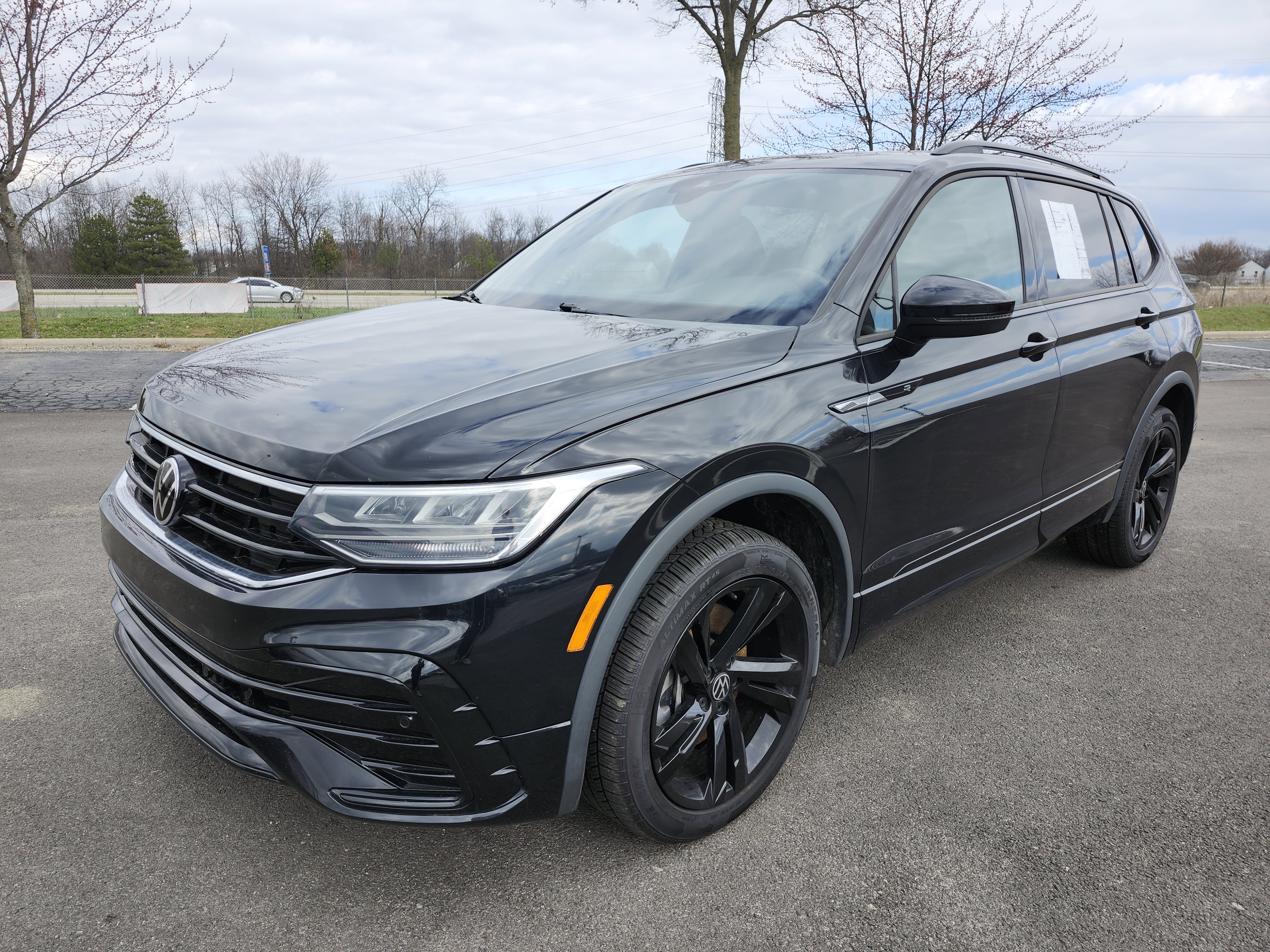 Used 2023 Volkswagen Tiguan SE R-Line image 12