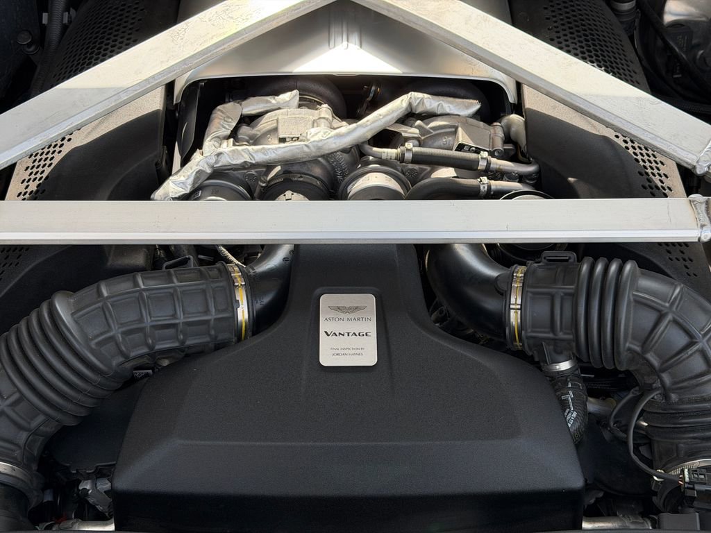 Used 2020 Aston Martin V8 Vantage Coupe image 21