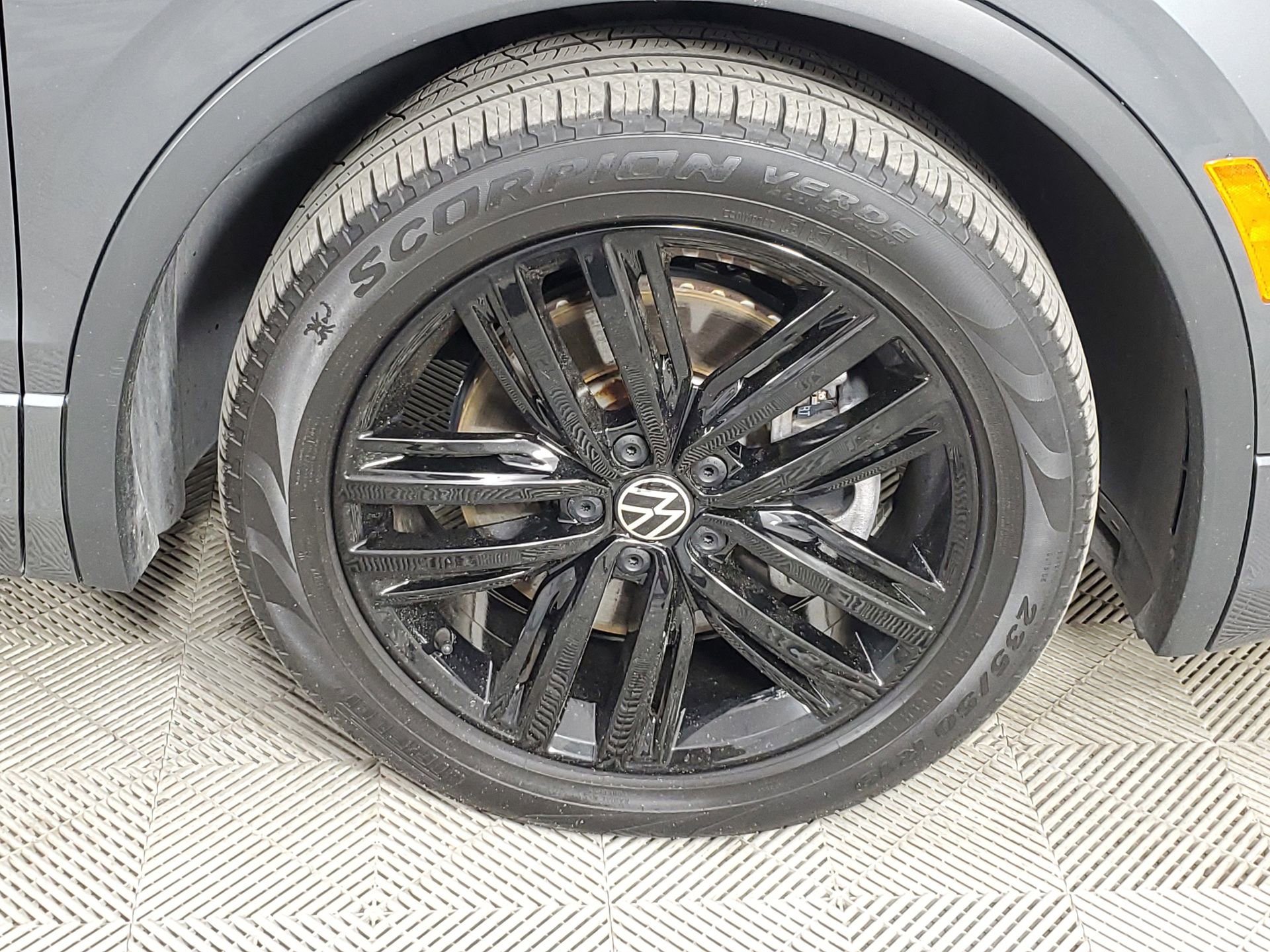 Used 2022 Volkswagen Tiguan SE R-Line image 14