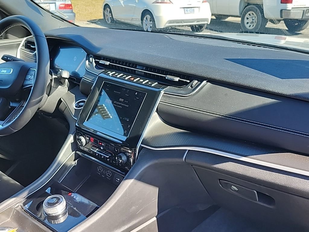 Used 2024 Jeep Grand Cherokee Altitude image 5