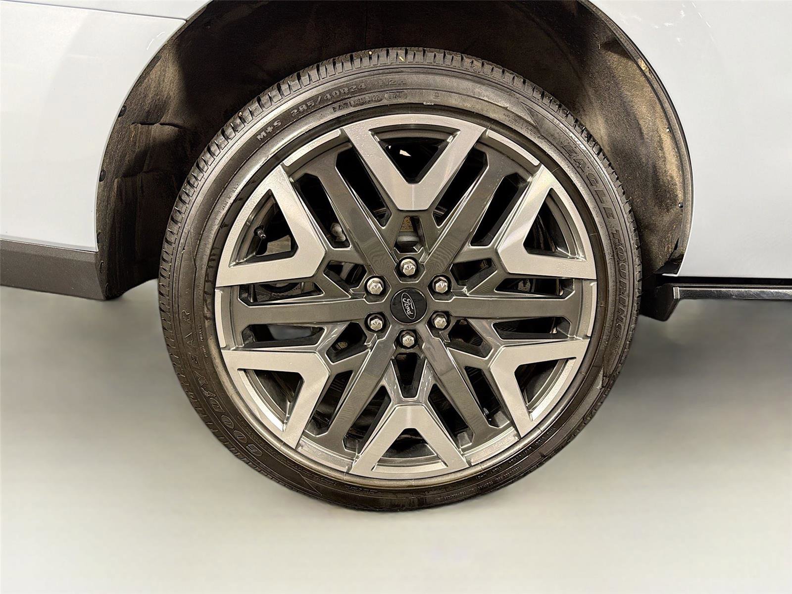 Used 2025 Ford Expedition Platinum w/ Platinum Ultimate Package AWD/4WD image 36