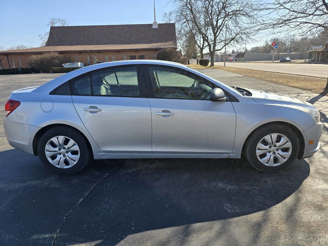 Used 2013 Chevrolet Cruze LS image 5