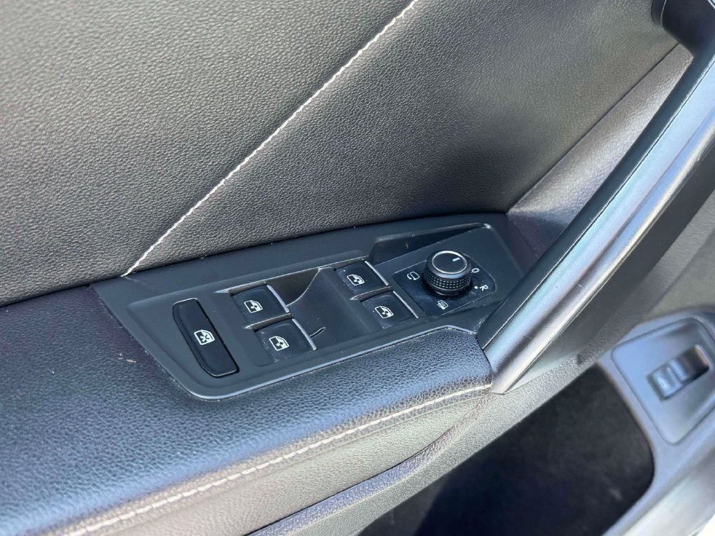 Used 2023 Volkswagen Tiguan SEL R-Line AWD/4WD image 17