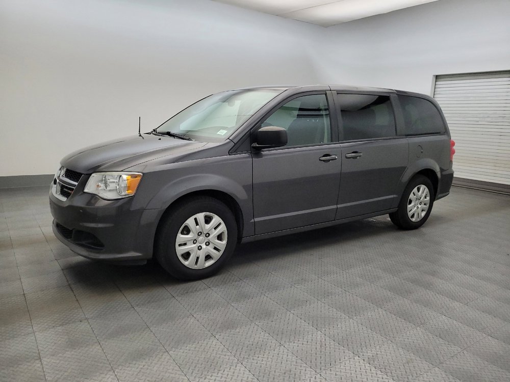 Used 2018 Dodge Grand Caravan SE w/ UConnect Hands-Free Group image 2
