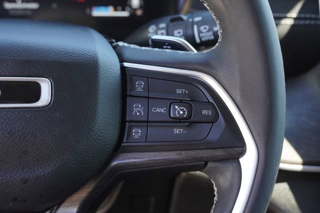 Used 2024 Jeep Grand Cherokee L Limited w/ Black Appearance Package image 30