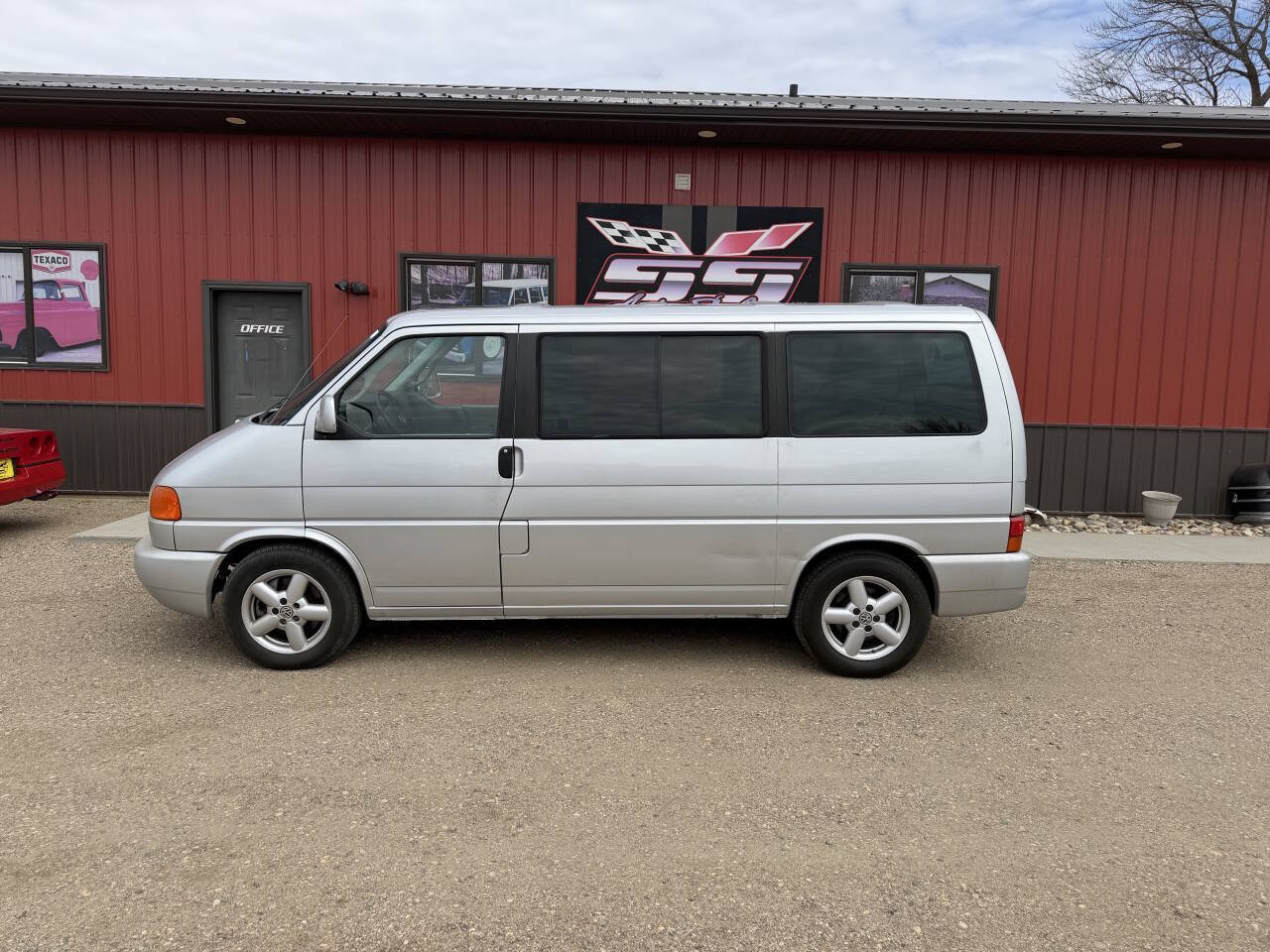 Used 2003 Volkswagen Eurovan MV FWD image 3