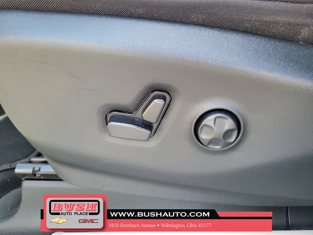 Used 2024 Chrysler Pacifica Touring-L FWD image 16