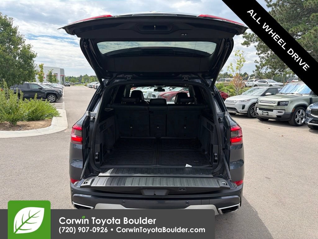 Used 2019 BMW X5 xDrive50i w/ Parking Assistance Package AWD/4WD image 17