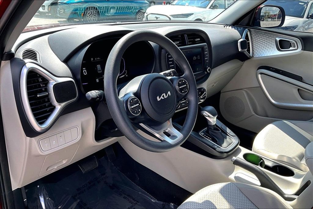 Used 2025 Kia Soul LX image 13