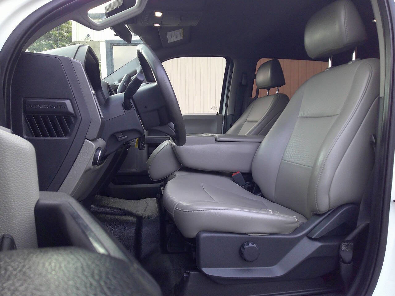 Used 2022 Ford F250 XL w/ Power Equipment Group image 12