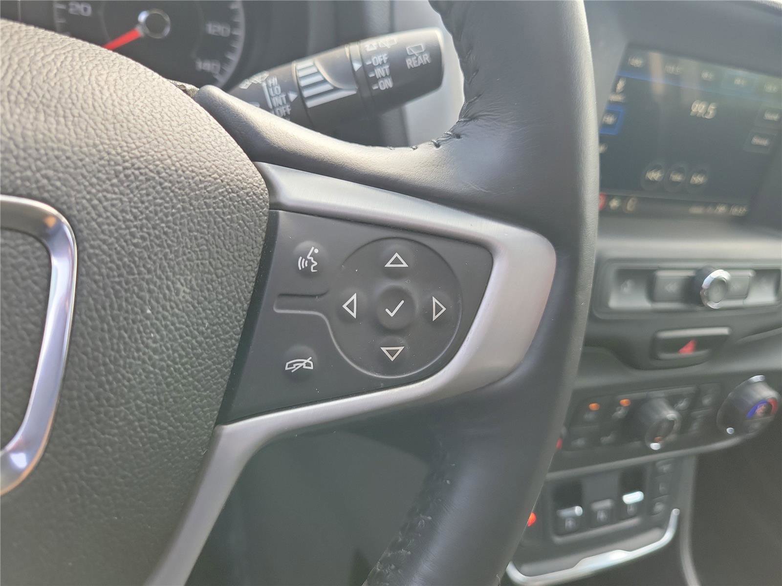 Used 2018 GMC Terrain SLE w/ Driver Convenience Package FWD image 9