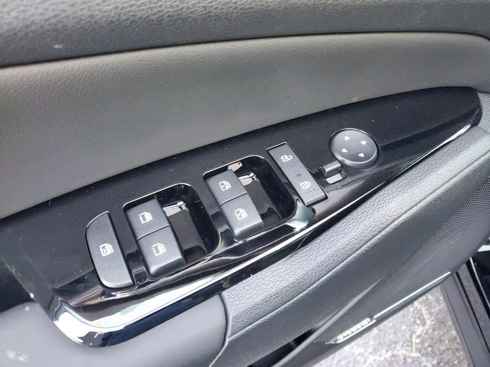 New 2025 Kia Sportage SX image 18