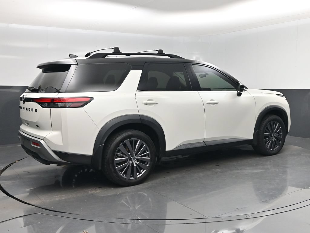 Used 2023 Nissan Pathfinder SL w/ SL Premium Package FWD image 3