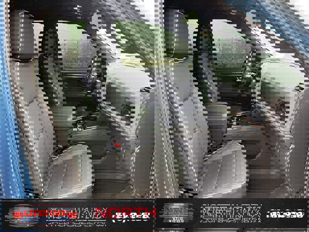 Used 2025 Chevrolet Suburban Premier image 26