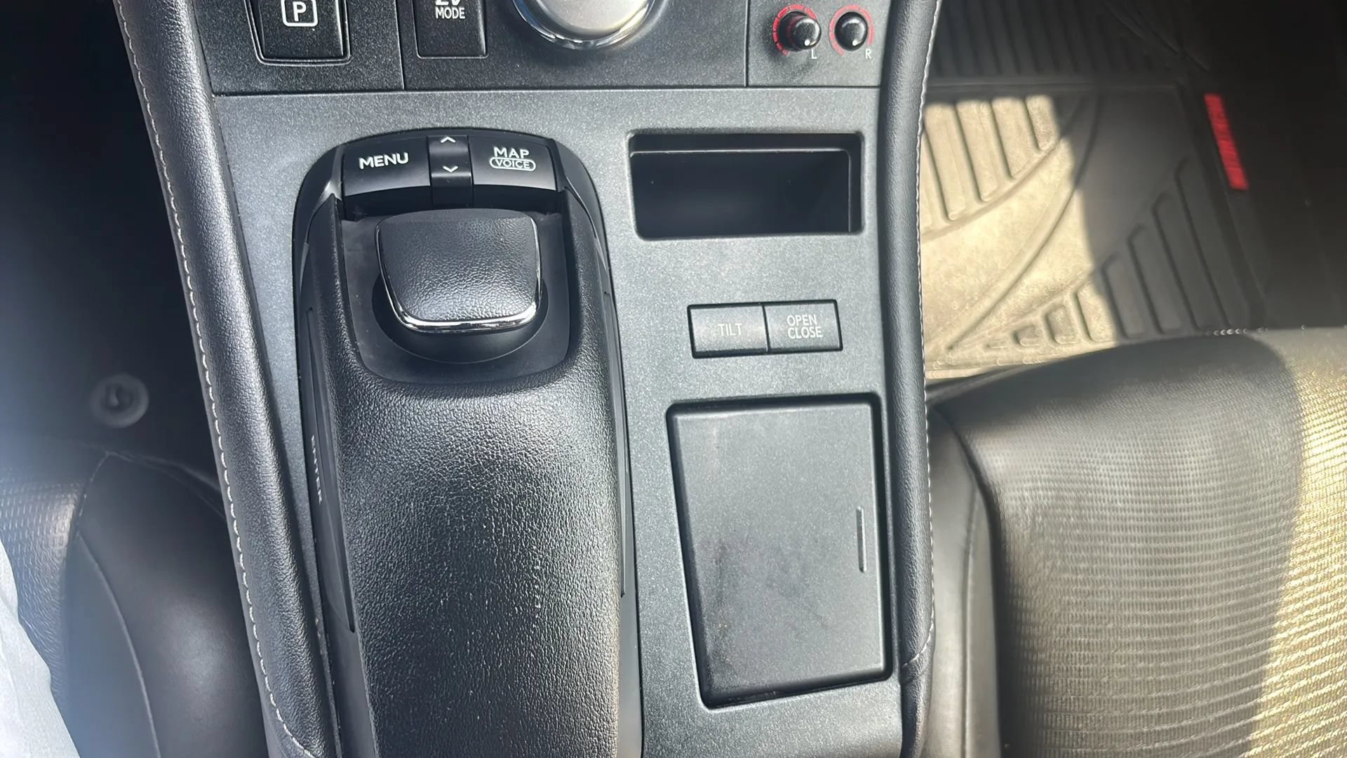 Used 2013 Lexus CT 200h w/ F Sport Pkg w/Nuluxe Trim FWD image 21
