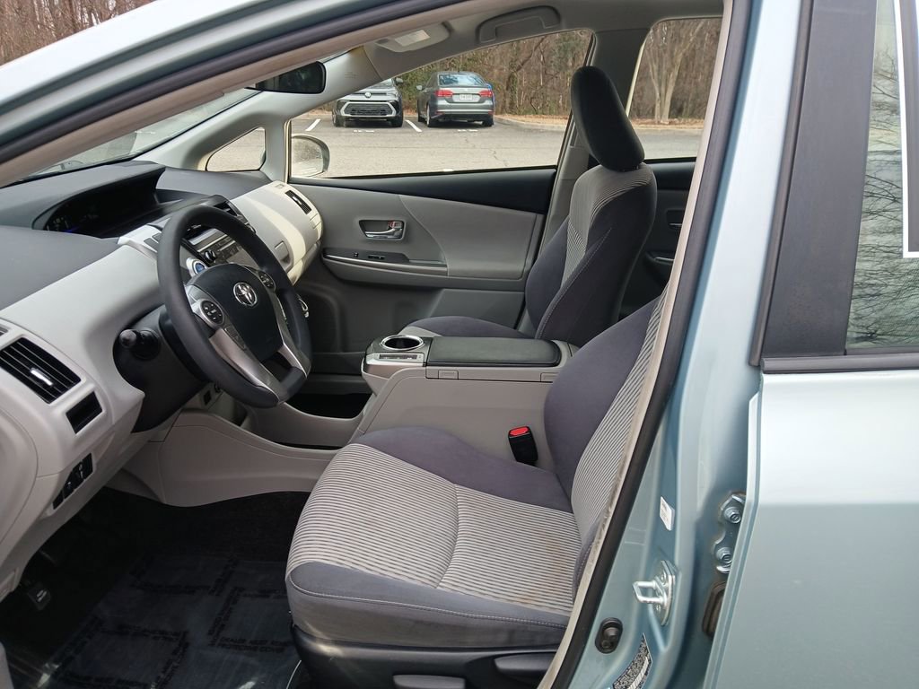 Used 2017 Toyota Prius V Two image 19