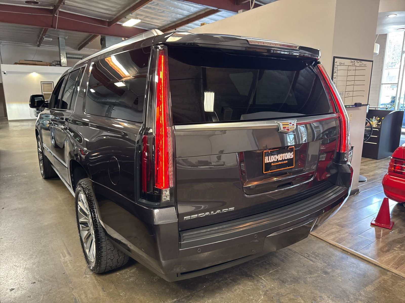 Used 2017 Cadillac Escalade ESV Platinum image 22